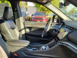 Jeep Grand Cherokee Laredo Altitude 4x2 2026