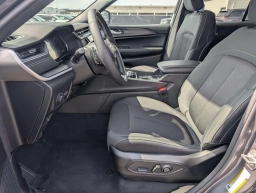 Jeep Grand Cherokee Laredo 4x4 2025