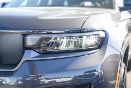 Jeep Grand Cherokee Laredo Altitude 4x4 2026