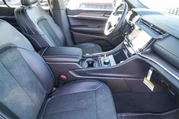 Jeep Grand Cherokee Laredo Altitude 4x4 2026