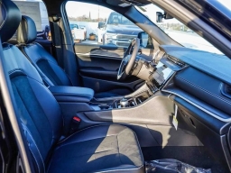 Jeep Grand Cherokee Laredo Altitude 4x4 2026