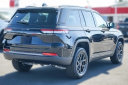 Jeep Grand Cherokee Laredo Altitude 4x4 2026