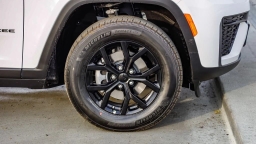 Jeep Grand Cherokee Laredo Altitude 4x4 2026