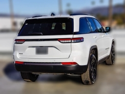 Jeep Grand Cherokee Laredo Altitude 4x4 2026