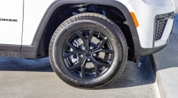 Jeep Grand Cherokee Laredo Altitude 4x4 2026