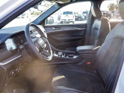 Jeep Grand Cherokee Laredo Altitude 4x4 2026