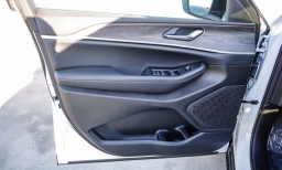 Jeep Grand Cherokee Laredo Altitude 4x4 2026