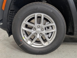 Jeep Grand Cherokee L Laredo X 4x2 2025