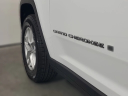 Jeep Grand Cherokee L Laredo 4x2 2025