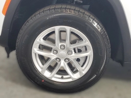 Jeep Grand Cherokee L Laredo 4x2 2025