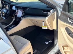 Jeep Grand Cherokee L Limited 4x2 2025