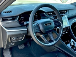 Jeep Grand Cherokee L Laredo X 4x4 2025