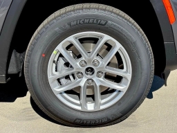 Jeep Grand Cherokee L Laredo X 4x4 2025