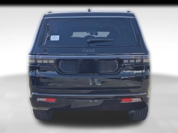 Jeep Grand Wagoneer 4x2 2026