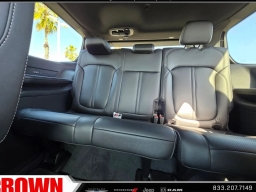 Jeep Grand Wagoneer 4x2 2026