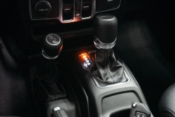 Jeep Gladiator Sahara 4x4 2026