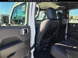 Jeep Gladiator Sahara 4x4 2026