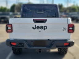 Jeep Gladiator Willys 4x4 2026