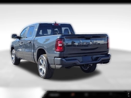 Ram 1500 Express 4x2 Crew Cab 5'7" Box 2026