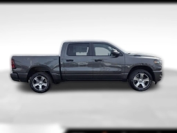 Ram 1500 Express 4x2 Crew Cab 5'7" Box 2026