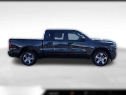 Ram 1500 Express 4x2 Crew Cab 5'7" Box 2026