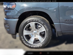 Ram 1500 Express 4x2 Crew Cab 5'7" Box 2026