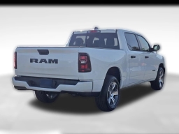 Ram 1500 Express 4x2 Crew Cab 5'7" Box 2026