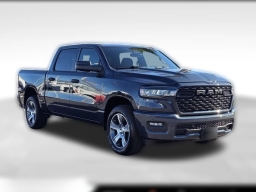 Ram 1500 Express 4x2 Crew Cab 5'7" Box 2026