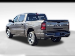 Ram 1500 Express 4x2 Crew Cab 5'7" Box 2026