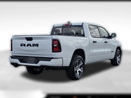 Ram 1500 Express 4x2 Crew Cab 5'7" Box 2026