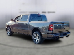 Ram 1500 Express 4x2 Crew Cab 5'7" Box 2026