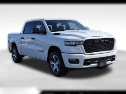 Ram 1500 Express 4x2 Crew Cab 5'7" Box 2026