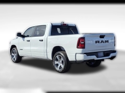 Ram 1500 Express 4x2 Crew Cab 5'7" Box 2026