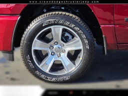 Ram 1500 Express 4x2 Crew Cab 5'7" Box 2026