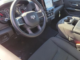 Ram 1500 Express 4x2 Crew Cab 5'7" Box 2026