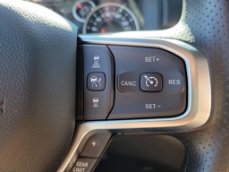 Ram 1500 Express 4x2 Crew Cab 5'7" Box 2026