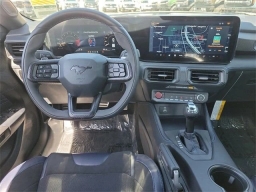 Ford Mustang Dark Horse Fastback 2025