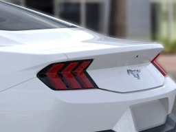 Ford Mustang EcoBoost Fastback 2025