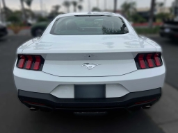 Ford Mustang EcoBoost Fastback 2026