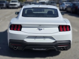 Ford Mustang EcoBoost Fastback 2026