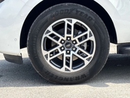 Ford Expedition Active 4x2 2025