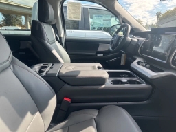 Ford Expedition Active 4x4 2025