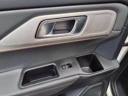 Ford Explorer Active w/200A Pkg RWD 2026