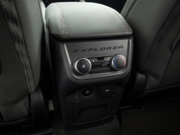 Ford Explorer Active RWD 2025