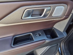 Ford Explorer Platinum RWD 2026