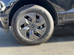 Ford F-150 Lightning Flash 4WD SuperCrew 5.5' Box 2025