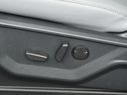 Ford F-150 Lightning Flash 4WD SuperCrew 5.5' Box 2025