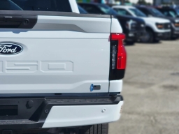 Ford F-150 Lightning Flash 4WD SuperCrew 5.5' Box 2025