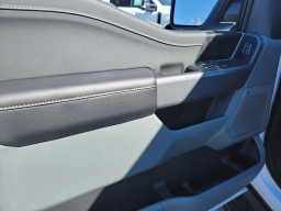 Ford F-150 Lightning Flash 4WD SuperCrew 5.5' Box 2025