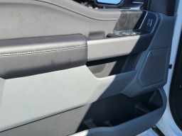 Ford F-150 Lightning Flash 4WD SuperCrew 5.5' Box 2025